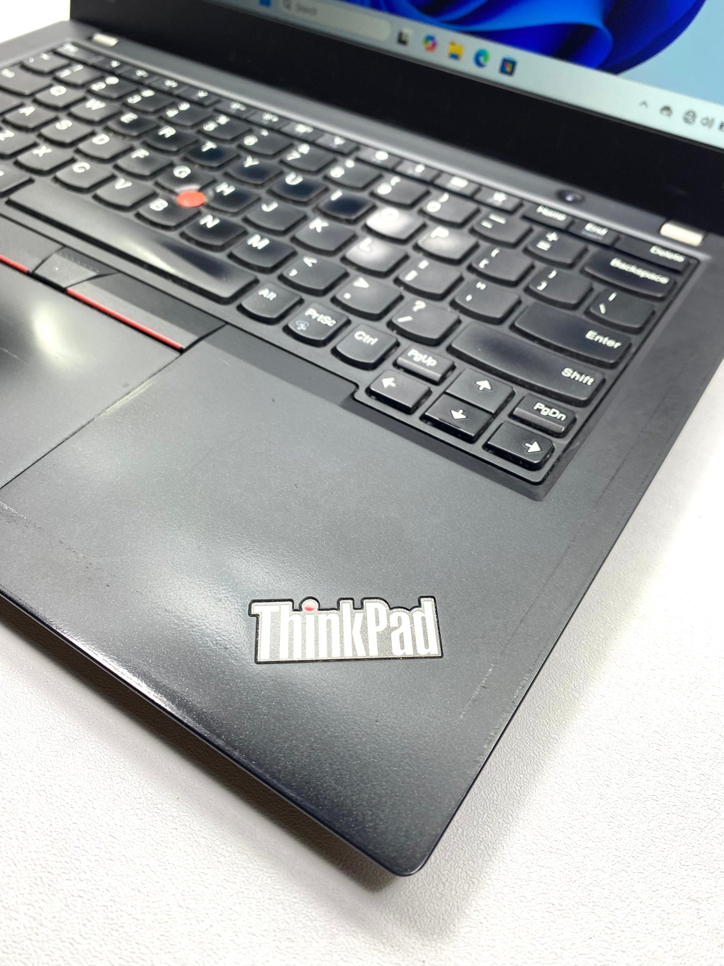 Laptop Lenovo ThinkPad X395 13.3" 1920x1080 (FHD) Ryzen 3 PRO 3300U 8GB RAM DDR4 256GB NVMe SSD WINDOWS 11 PRO c/ cargador