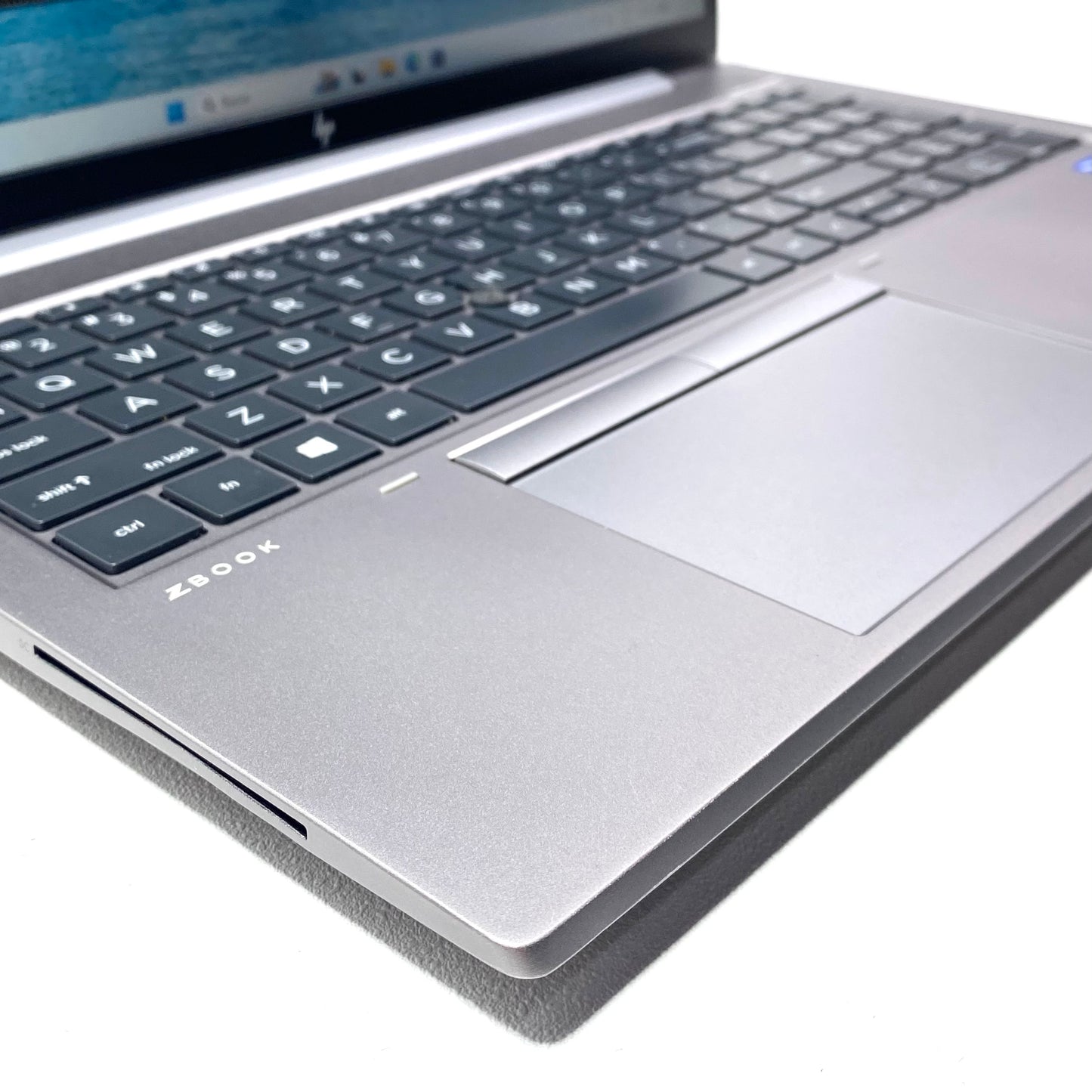 Laptop HP ZBook Firefly G8 15.6" i5-1145G7 16GB 256GB SSD T500 WINDOW 11 PRO c/ cargador