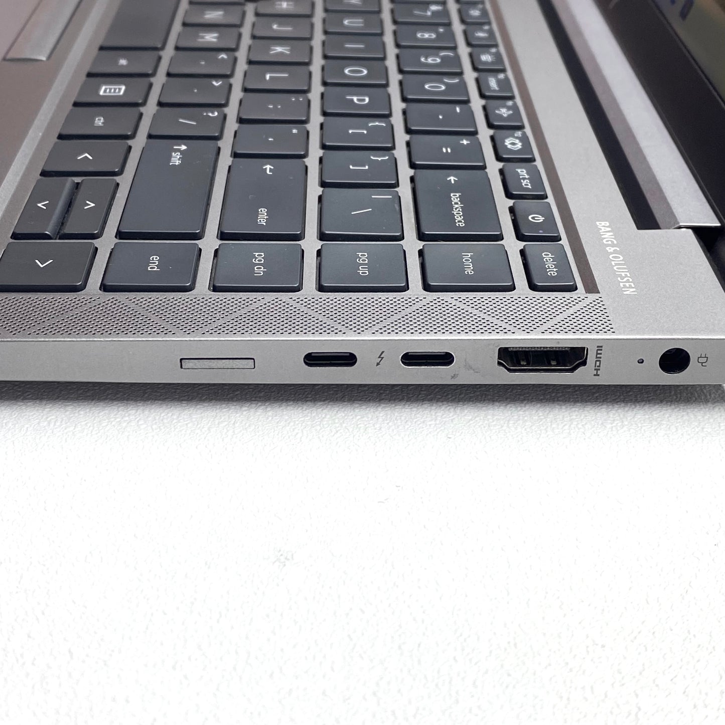 Laptop HP ZBook Firefly 14 G8 14" i5-1145G7 16GB 256GB SSD WINDOWS 11 PRO c/ cargador