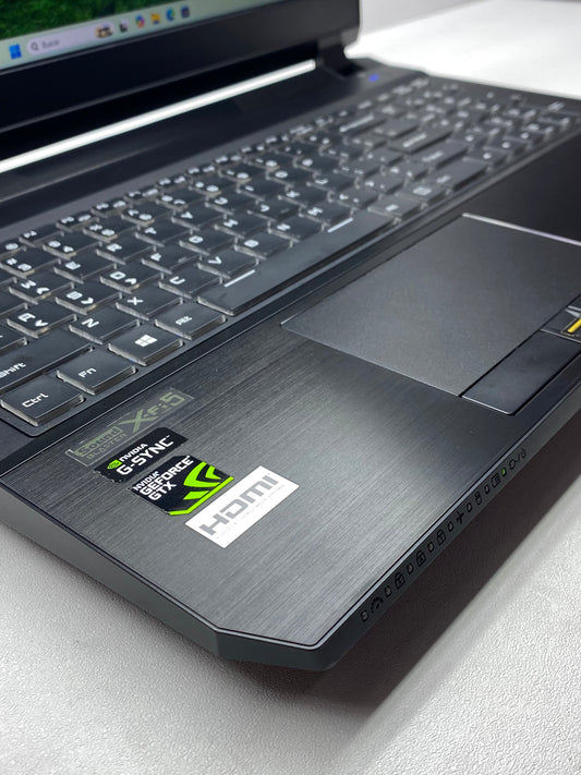 Laptop Sager P65xRP 15.6" 1920x1080 (FHD) Core i7-6700HQ 32GB RAM DDR4 512GB SSD c/ cargador