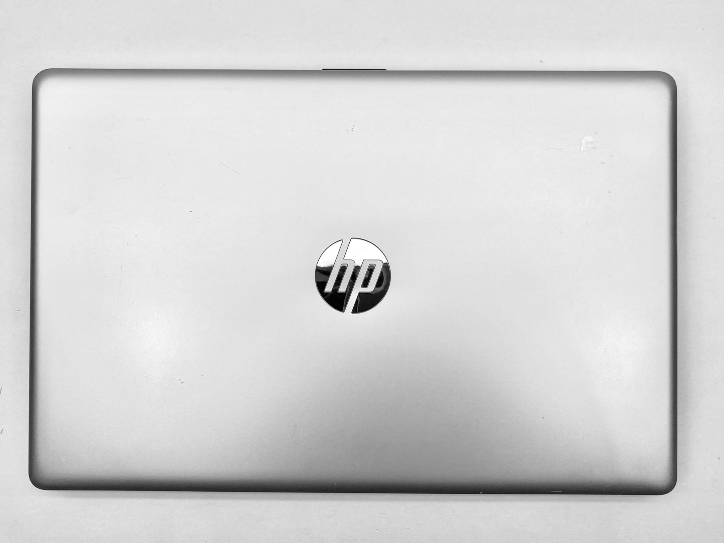 Laptop HP 17-by2075cl 17.3" 1600x900 (HD+) Core i5-10210U 16GB RAM DDR4 256GB NVMe SSD + 640GB HDD WINDOWS 11 HOME c/ cargador