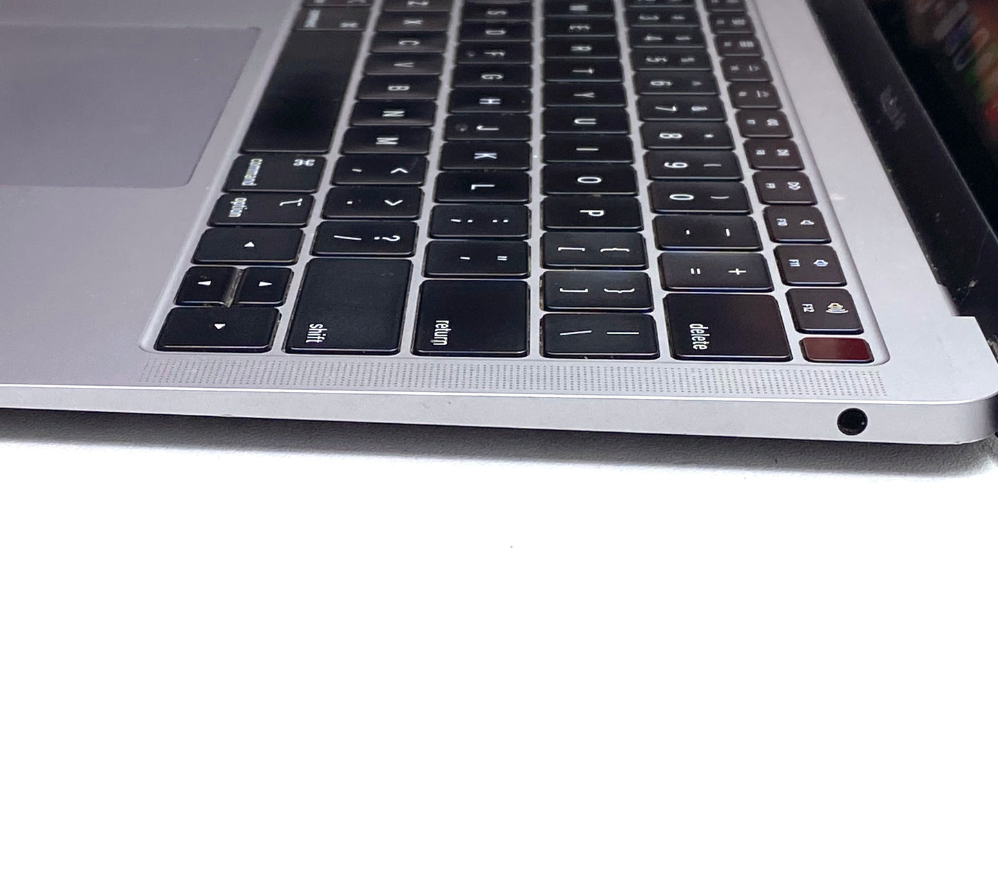 Laptop Apple MacBook Air 13" Retina (2K) Core i5-8210Y 8GB RAM 250GB SSD macOS Sonoma c/ cargador