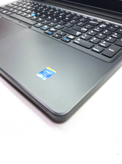 Laptop Dell Latitude E5550 15.6" 1366x768 (HD) Core i7-5600U 16GB RAM DDR3L 256GB SSD WINDOWS 11 PRO c/ cargador