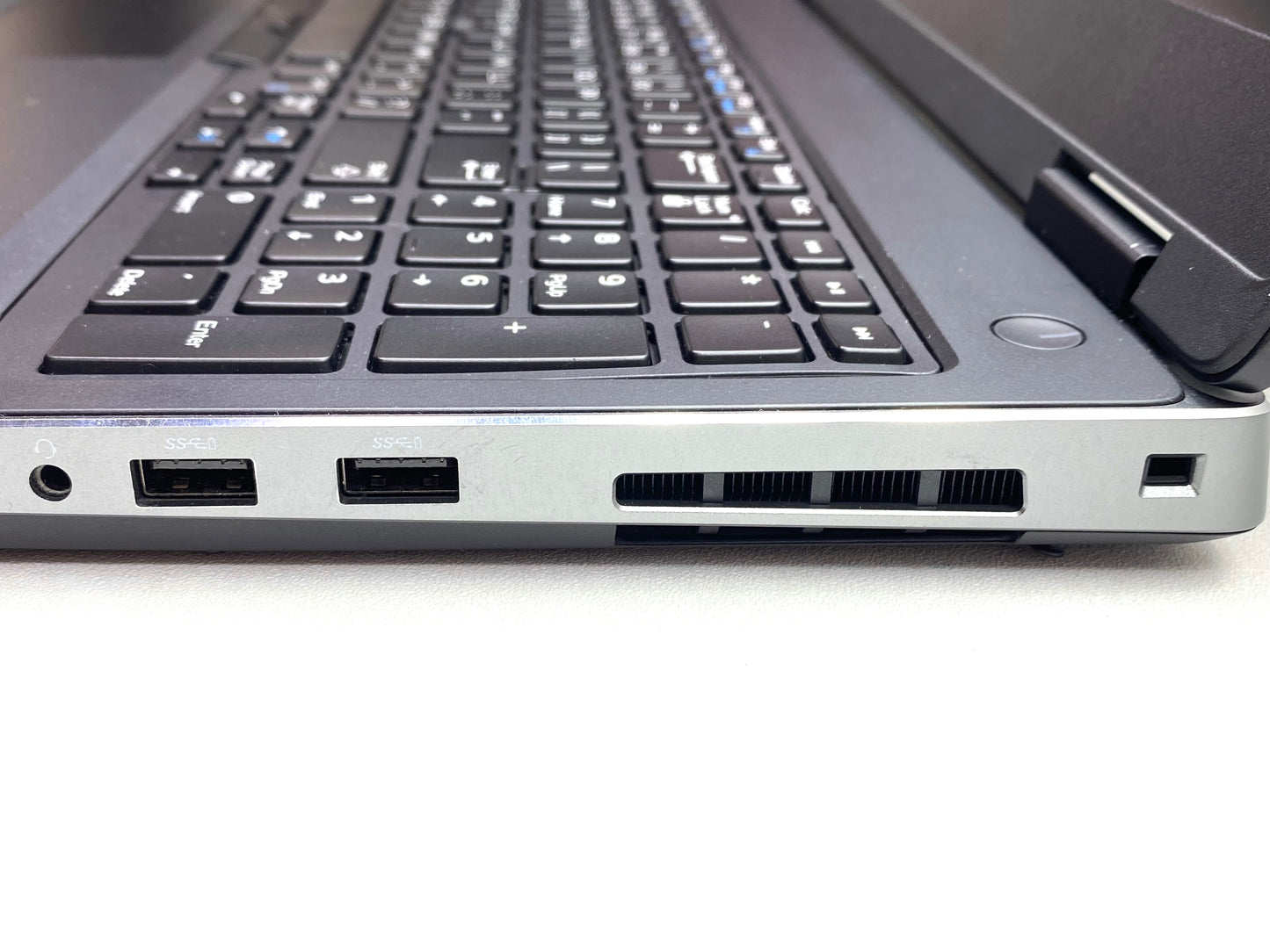 Laptop Dell Precision 7530 15.6" 1920x1080 (FHD) Xeon E-2176M 32GB RAM DDR4 512GB NVMe SSD WINDOWS 11 PRO c/ cargador