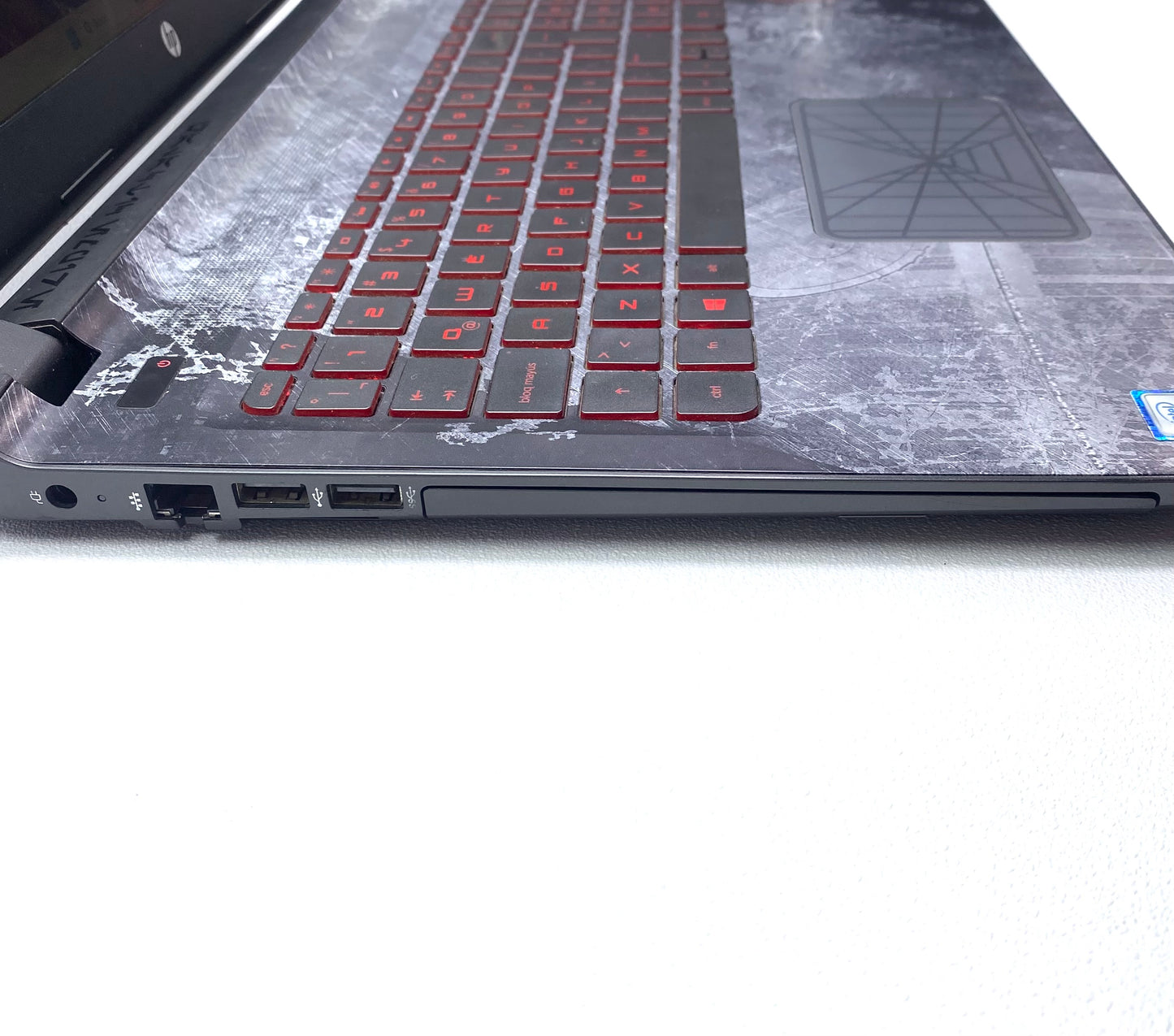 Laptop HP Star Wars Special Edition 15.6" FHD i5-6200U 12GB 480GB SSD WINDOWS 11 HOME c/ cargador