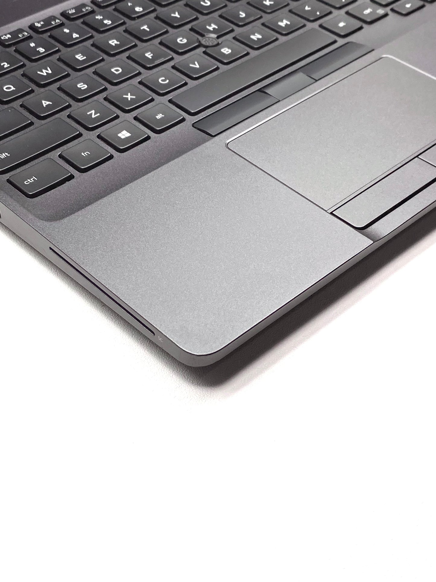 Laptop Dell Latitude 5501 15.6" 1920x1080 (FHD) Core i7-9850H 16GB RAM DDR4 512GB NVMe SSD WINDOWS 11 PRO c/ cargador