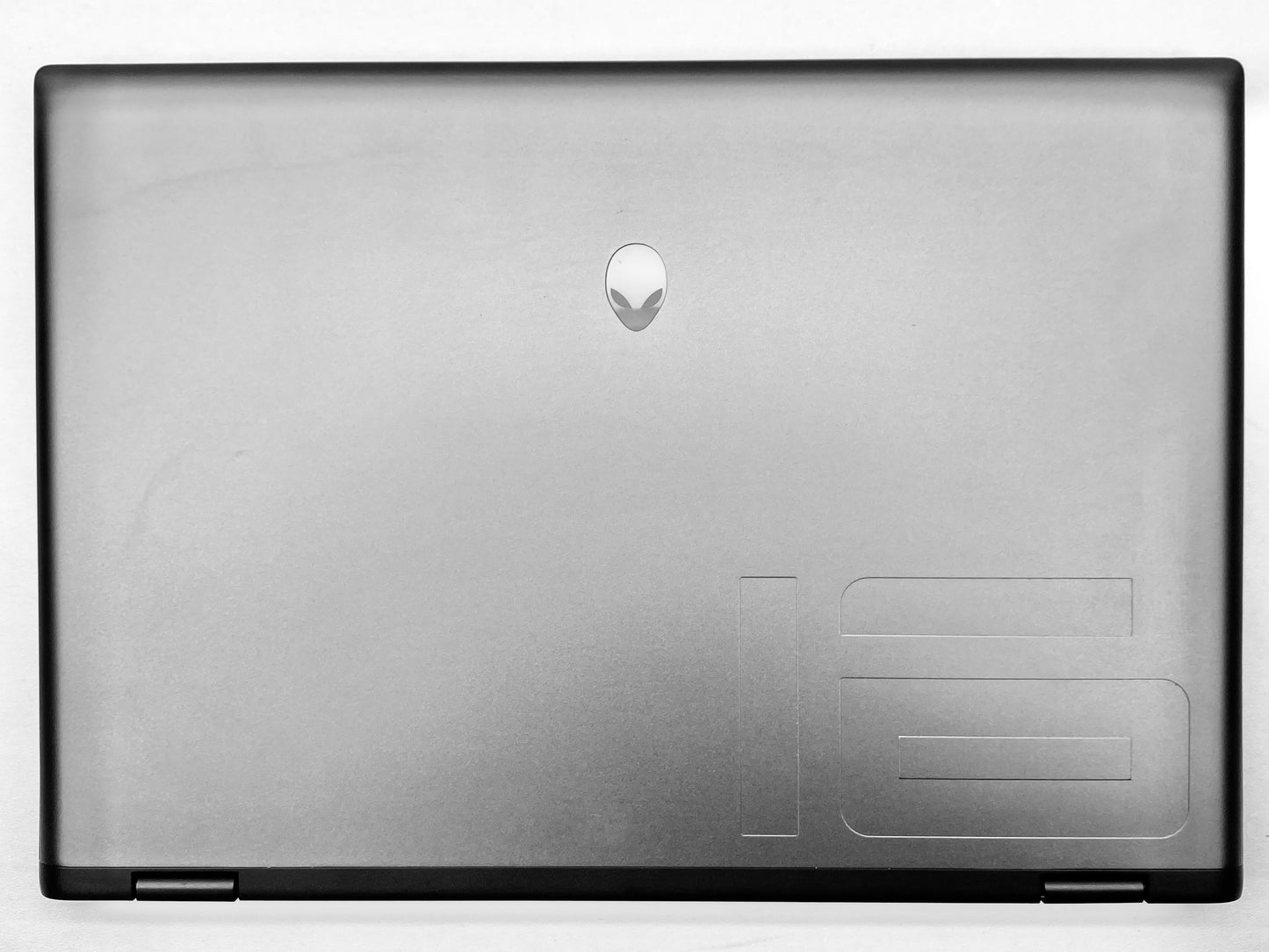 Laptop Alienware M16 R2 16" WQXGA Ultra 7-155H 16GB DDR5 1TB SSD RTX 4070 WINDOWS 11 c/ cargador