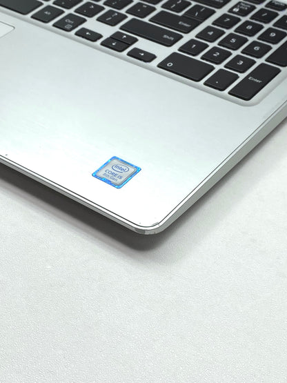 Laptop Dell Inspiron 5570 15.6" 1920x1080 (FHD) Core i5-8250U 16GB RAM DDR4 250GB M.2 SSD + 1TB HDD WINDOWS 11 HOME c/ cargador