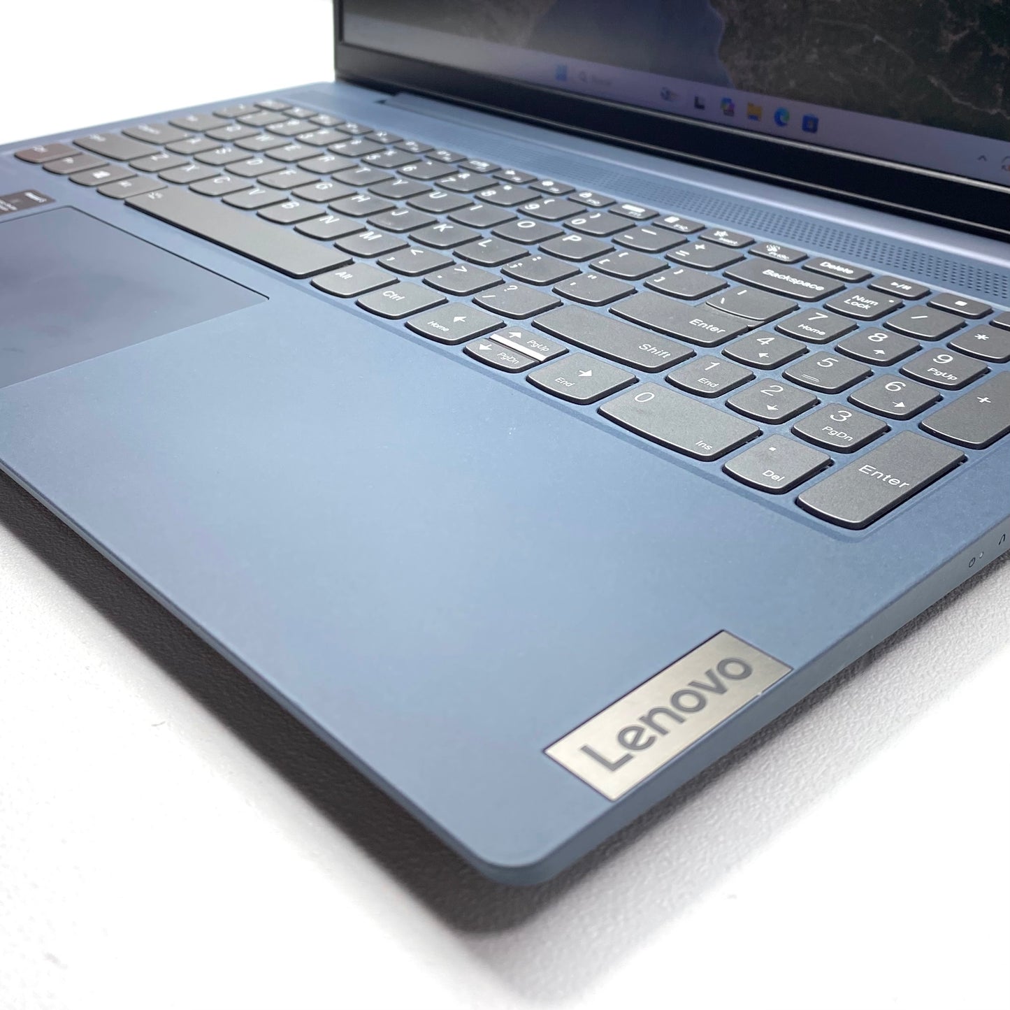 Laptop Lenovo IdeaPad 5 15IIL05 15.6" FHD i7 12GB 512GB SSD WINDOWS 11 PRO c/ cargador