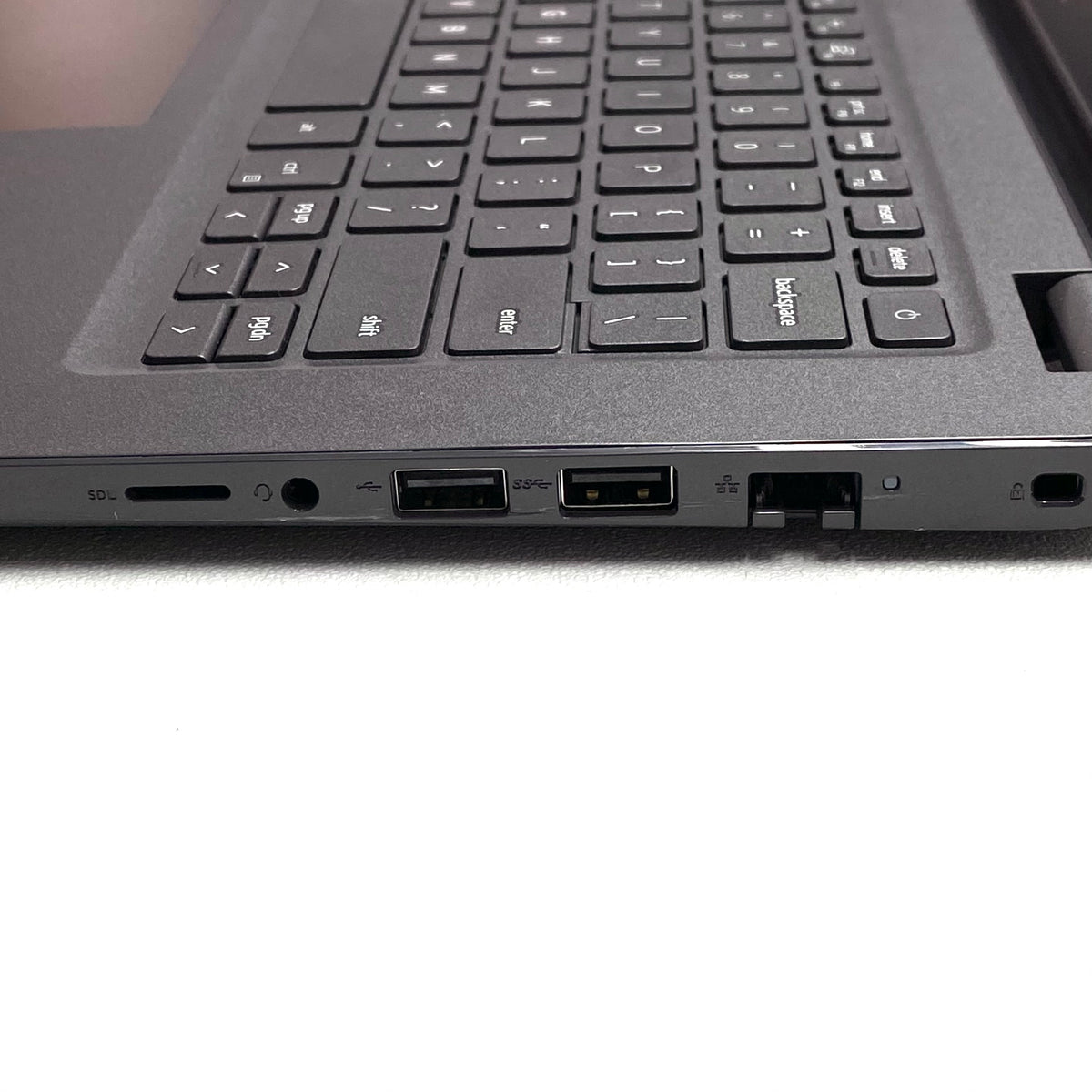 Laptop Dell Latitude 3410 14" FHD i5-10210U 16GB 256GB SSD WINDOWS 11 PRO c/ cargador