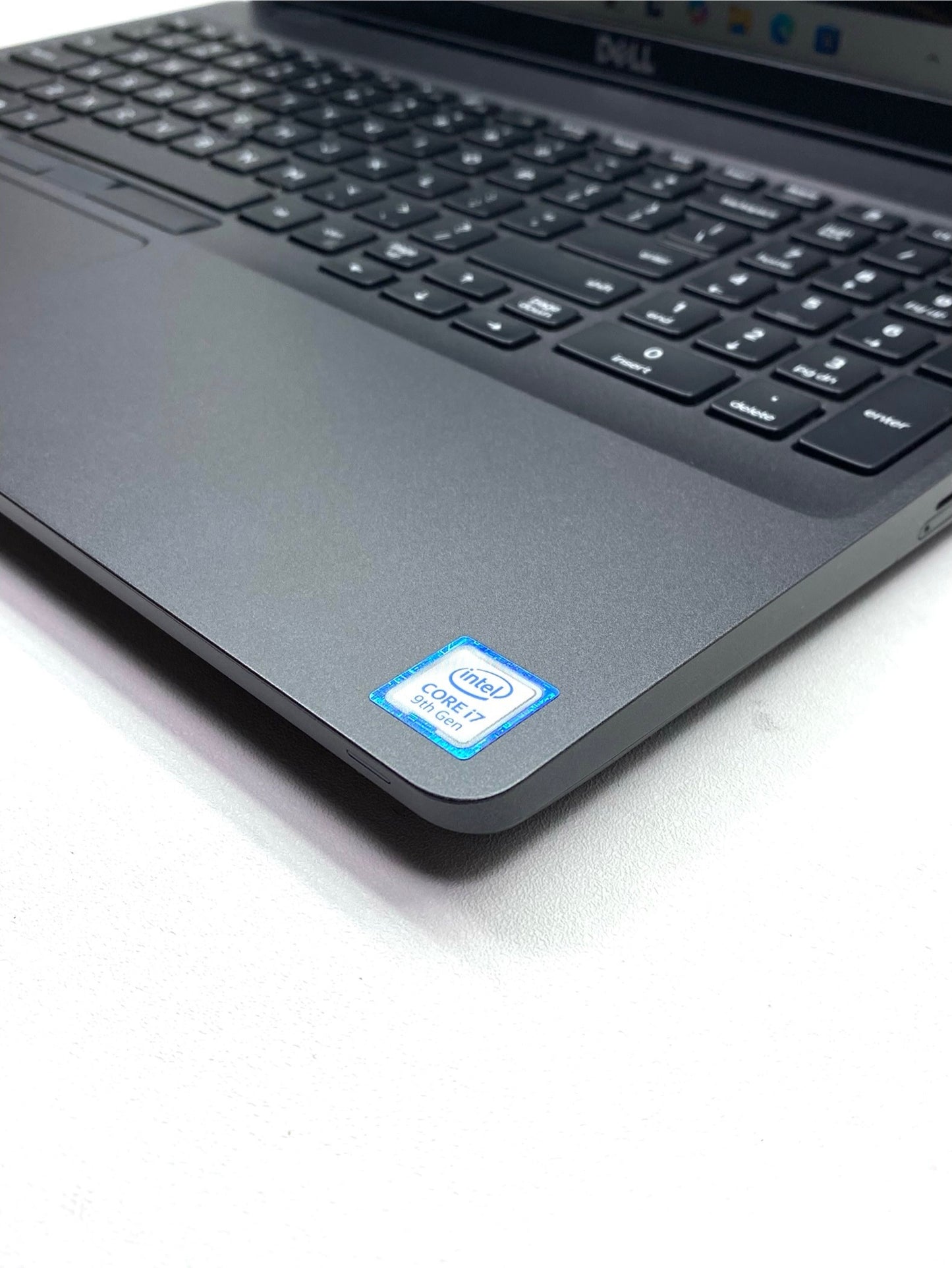 Laptop Dell Precision 3541 15.6" 1366x768 (HD) Core i7-9850H 16GB RAM DDR4 512GB NVMe SSD WINDOWS 11 PRO c/ cargador