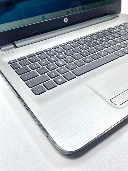 Laptop HP 15-ba113cl 15.6" 1366x768 (HD) A10-9600P 16GB RAM DDR4 500GB SSD WINDOWS 11 HOME c/ cargador