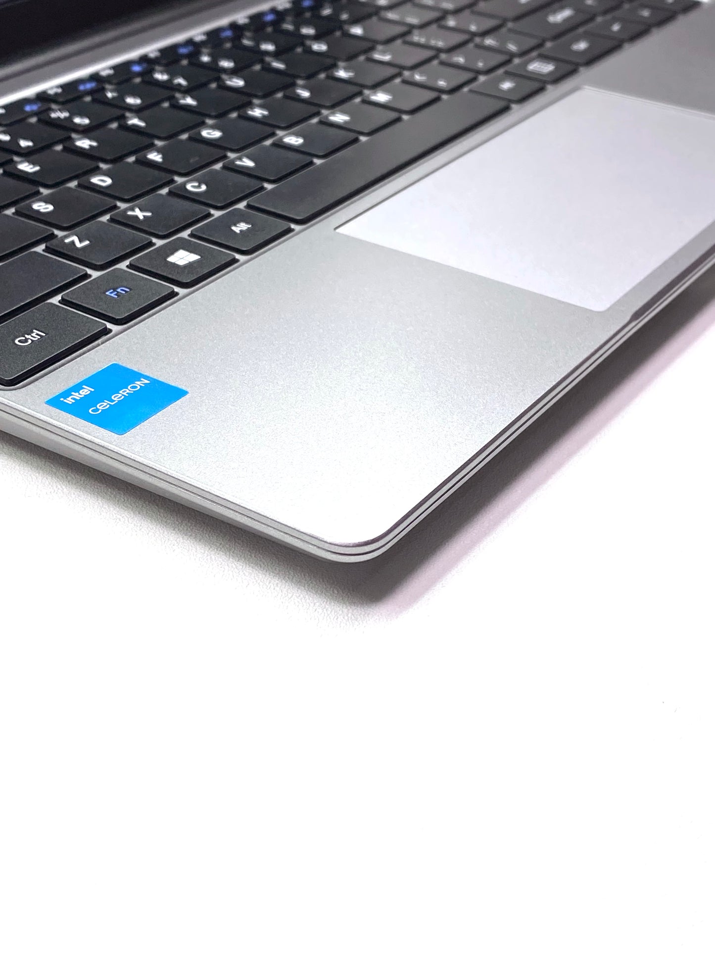 Laptop Antemper D-1420 14" 1920x1080 (FHD) Celeron N4020 8GB RAM DDR4 256GB SSD WINDOWS 11 HOME c/ cargador