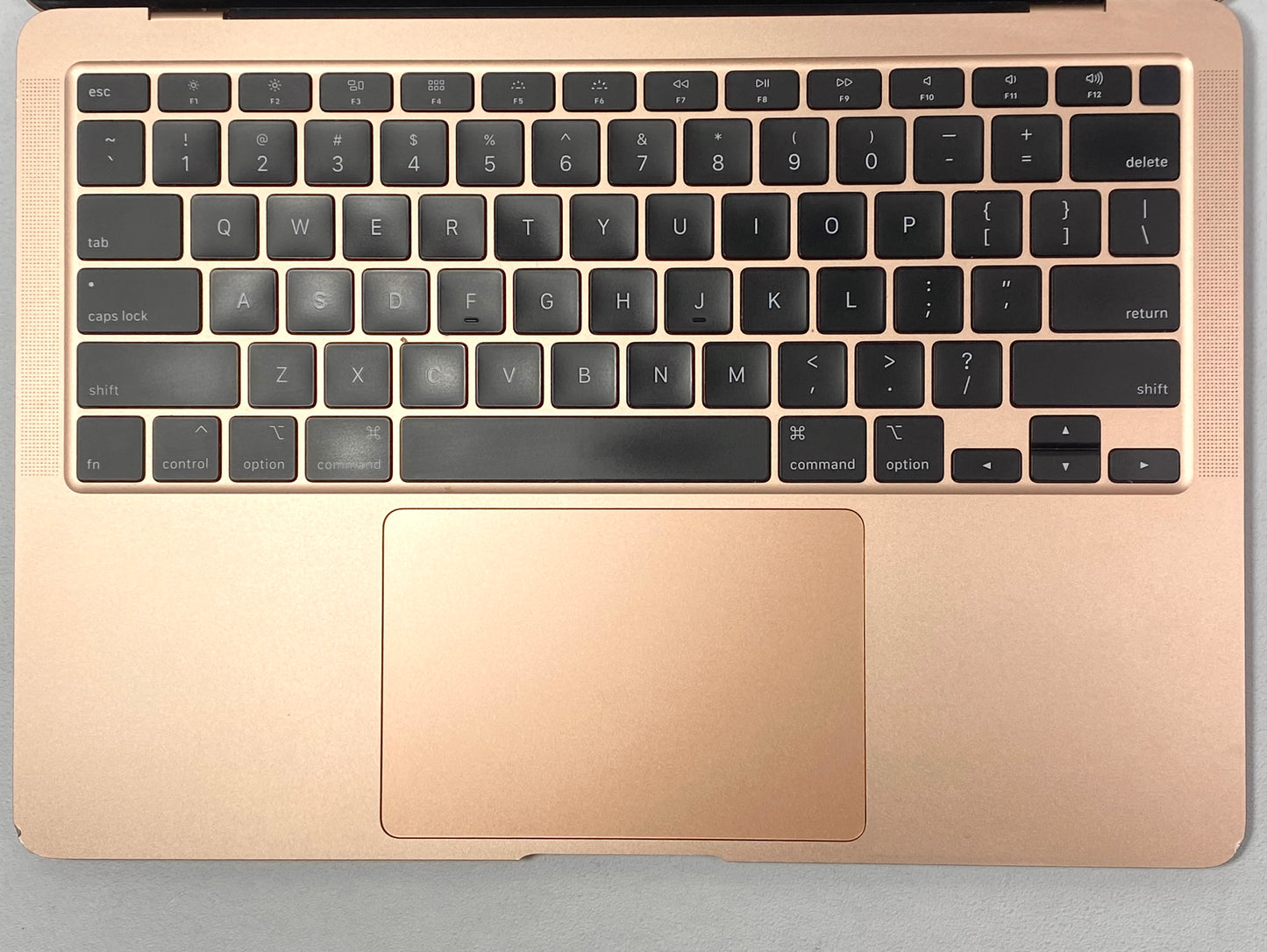 Laptop Apple MacBook Air 2020 13.3" 2K i3 8GB 256GB SSD macOS SEQUOIA c/ cargador