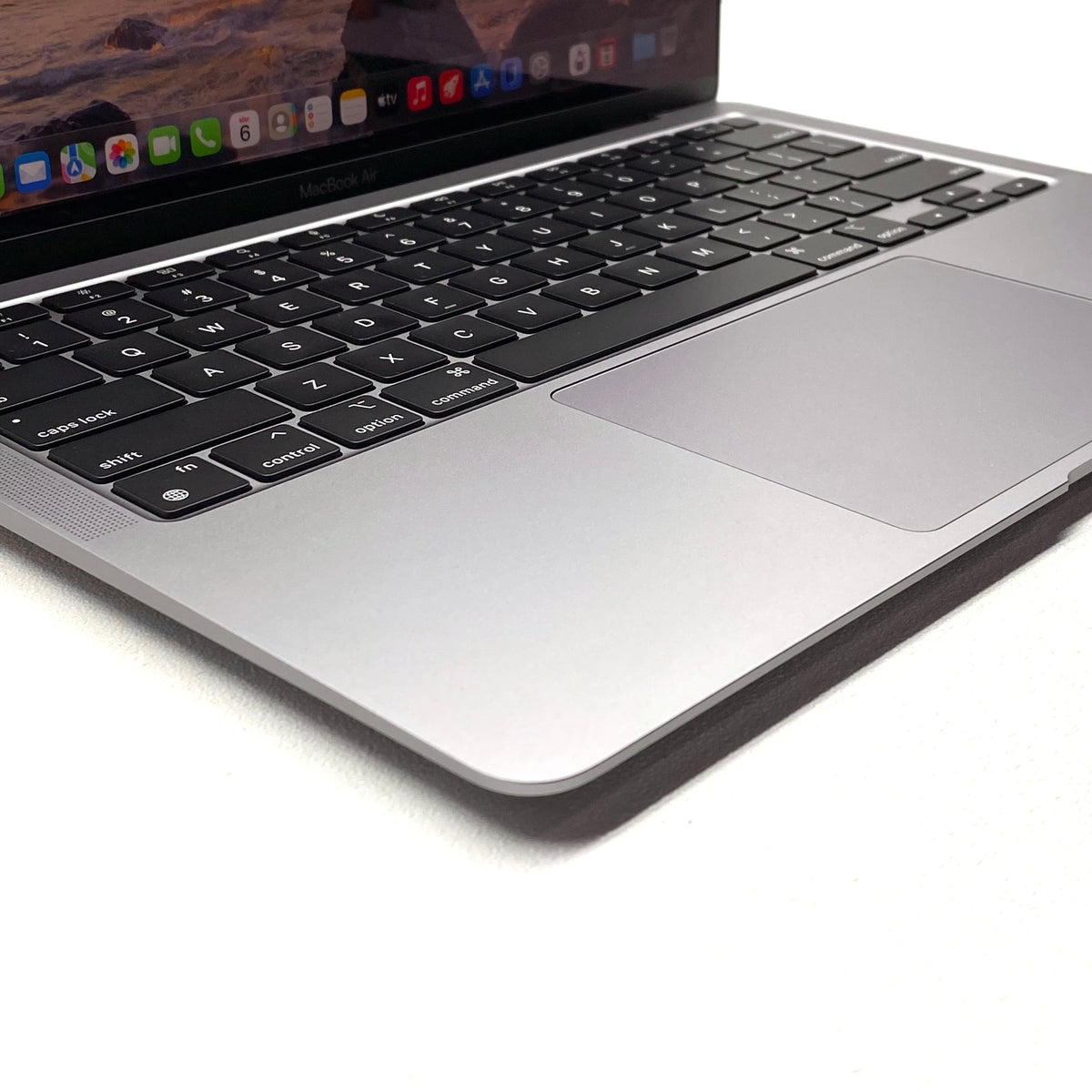 Laptop Apple MacBook Air 2020 13.3" 2.5K M1 16GB 256GB SSD macOS GOLDEN GATE c/ cargador
