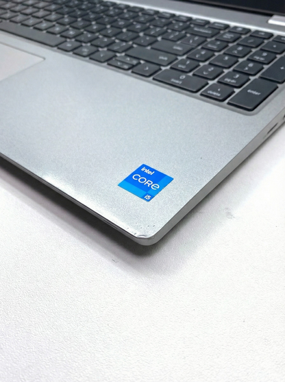 Laptop Dell Latitude 5520 15.6" 1920x1080 (FHD) Core i5-1135G7 16GB RAM DDR4 128GB NVMe SSD WINDOWS 11 PRO c/ cargador