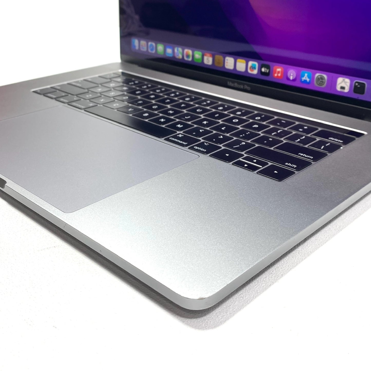 Laptop Apple MacBook Pro 2017 15.4" Retina i7-7700HQ 16GB 512GB SSD macOS VENTURA c/ cargador