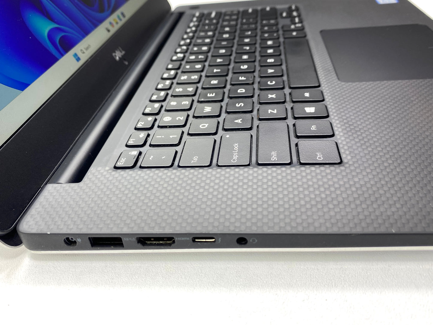 Laptop Dell XPS 15 9570 15.6" 1920x1080 (FHD) Core i7-8750H 16GB RAM DDR4 512GB NVMe SSD WINDOWS 11 PRO c/ cargador