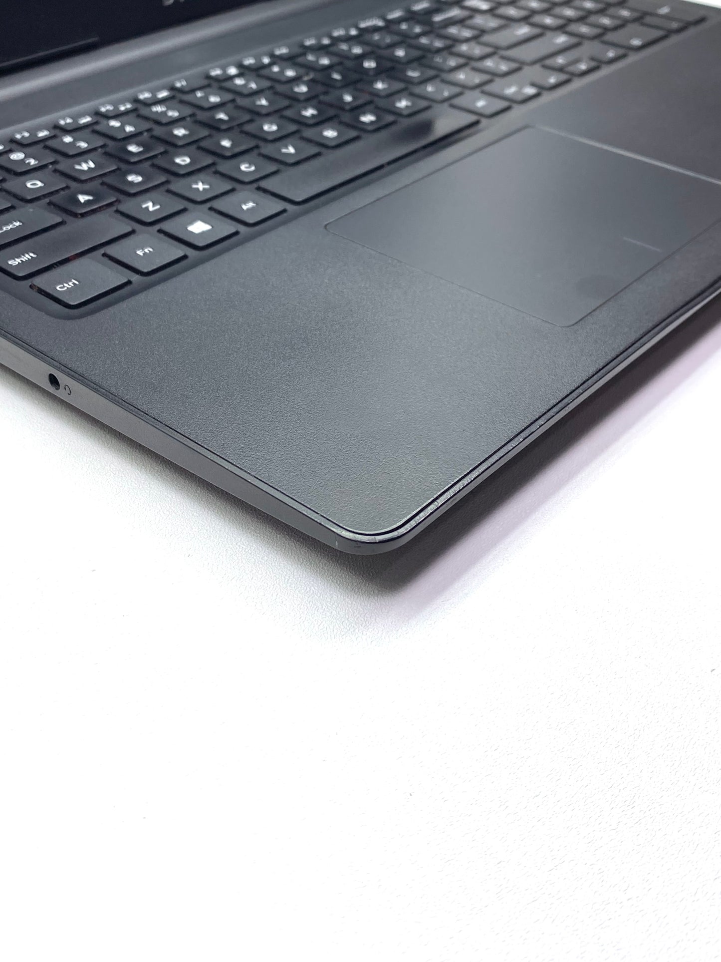 Laptop Dell Latitude 3590 15.6" 1920x1080 (FHD) Core i5-8250U 16GB RAM DDR4 256GB NVMe SSD + 500GB HDD WINDOWS 11 PRO c/ cargador