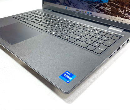 Laptop Dell Latitude 3520 15.6" FHD i7-1165G7 16GB DDR4 1TB SSD WINDOWS 11 Pro c/ cargador