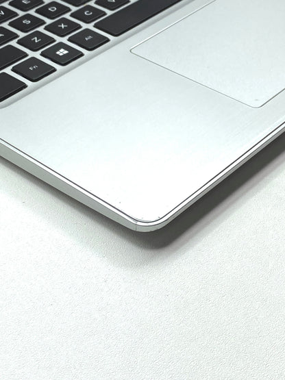 Laptop Dell Inspiron 5570 15.6" 1920x1080 (FHD) Core i5-8250U 16GB RAM DDR4 250GB M.2 SSD + 1TB HDD WINDOWS 11 HOME c/ cargador