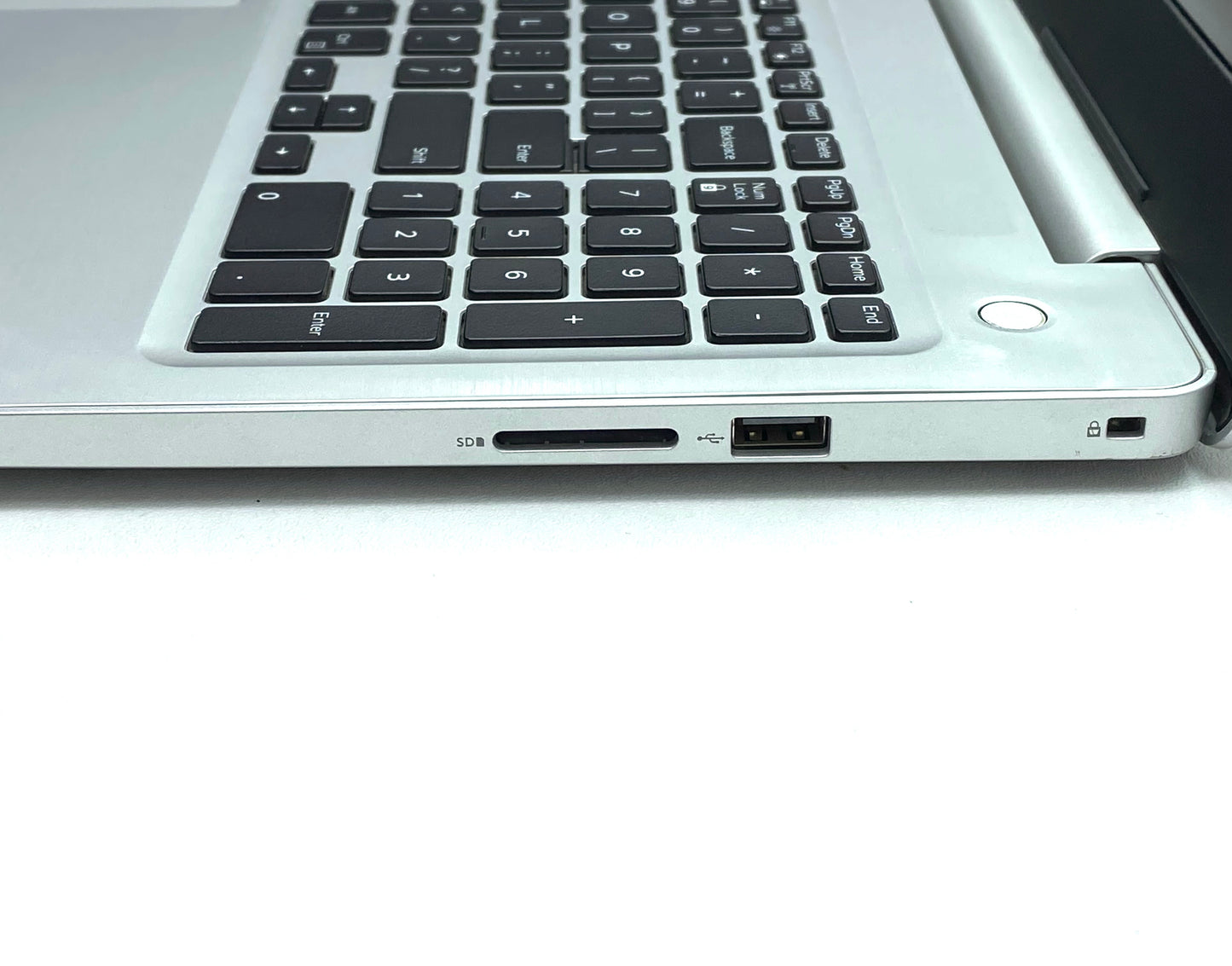 Laptop Dell Inspiron 5570 15.6" 1920x1080 (FHD) Core i5-8250U 16GB RAM DDR4 250GB M.2 SSD + 1TB HDD WINDOWS 11 HOME c/ cargador