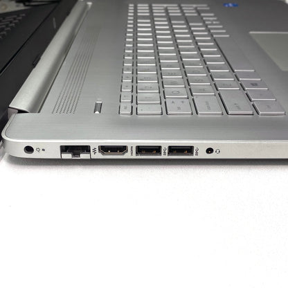 Laptop HP 17-BY4025nr 17.3" HD+ Core i3-1115G4 16GB RAM DDR4 256GB NVMe SSD c/ cargador