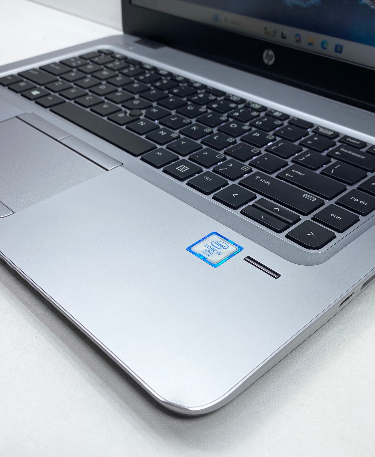 Laptop HP EliteBook 840 G3 14" 1920x1080 (FHD) Core i5-6300U 8GB RAM DDR4 128GB M.2 SSD + 500GB HDD WINDOWS 11 PRO c/ cargador