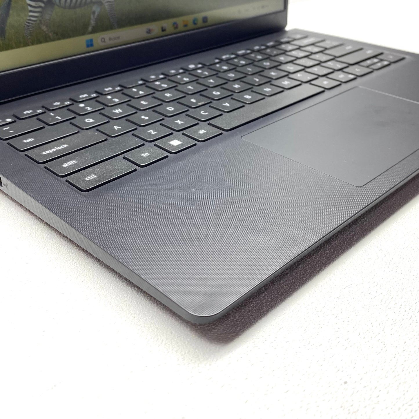 Laptop Dell Vostro 3420 14" FHD i5-1135G7 16GB DDR4 512GB SSD WINDOWS 11 PRO c/ cargador