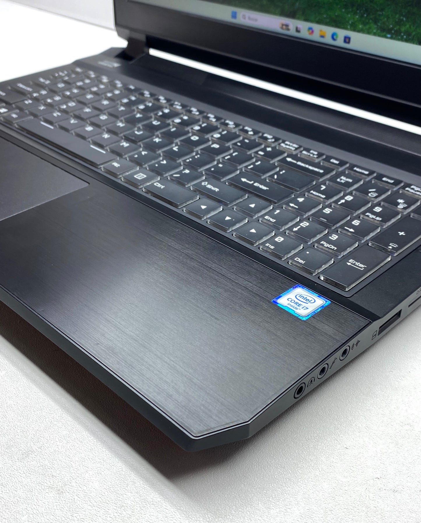 Laptop Sager P65xRP 15.6" 1920x1080 (FHD) Core i7-6700HQ 32GB RAM DDR4 512GB SSD c/ cargador