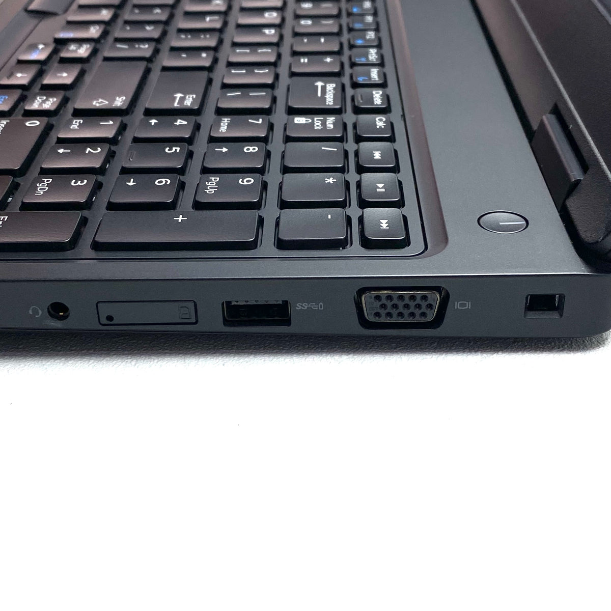Laptop Dell Precision 3520 15.6" FHD i7-6820HQ 12GB RAM 128GB SSD WINDOWS 11 PRO c/ cargador