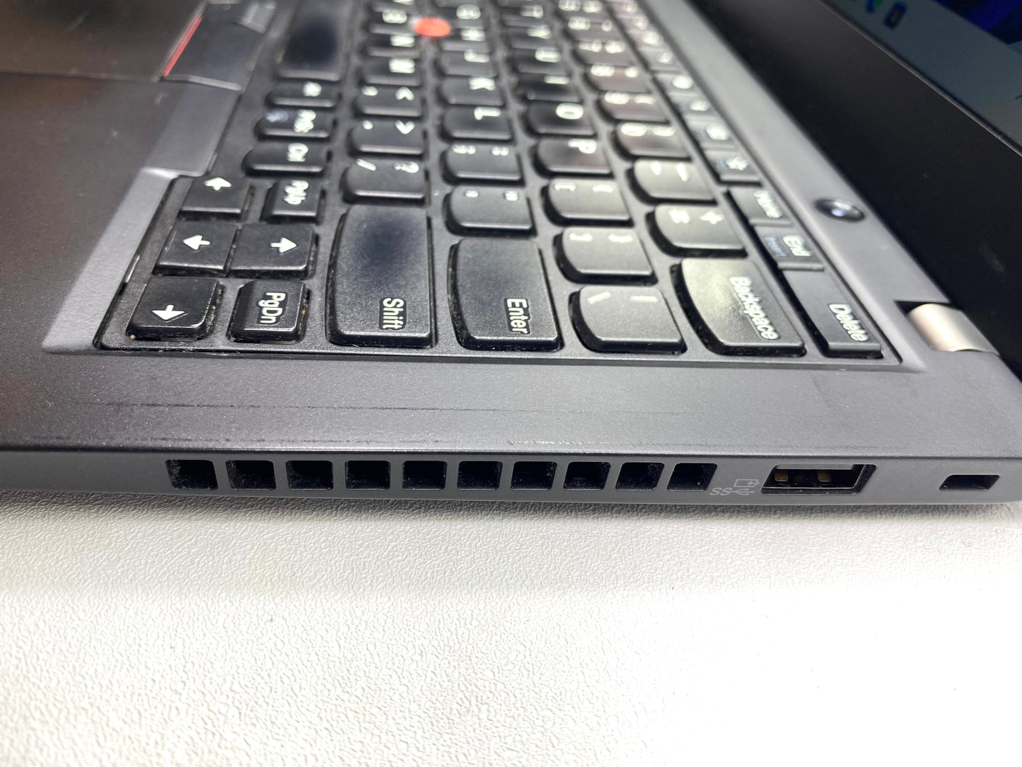 Laptop Lenovo ThinkPad X395 13.3" 1920x1080 (FHD) Ryzen 3 PRO 3300U 8GB RAM DDR4 256GB NVMe SSD WINDOWS 11 PRO c/ cargador