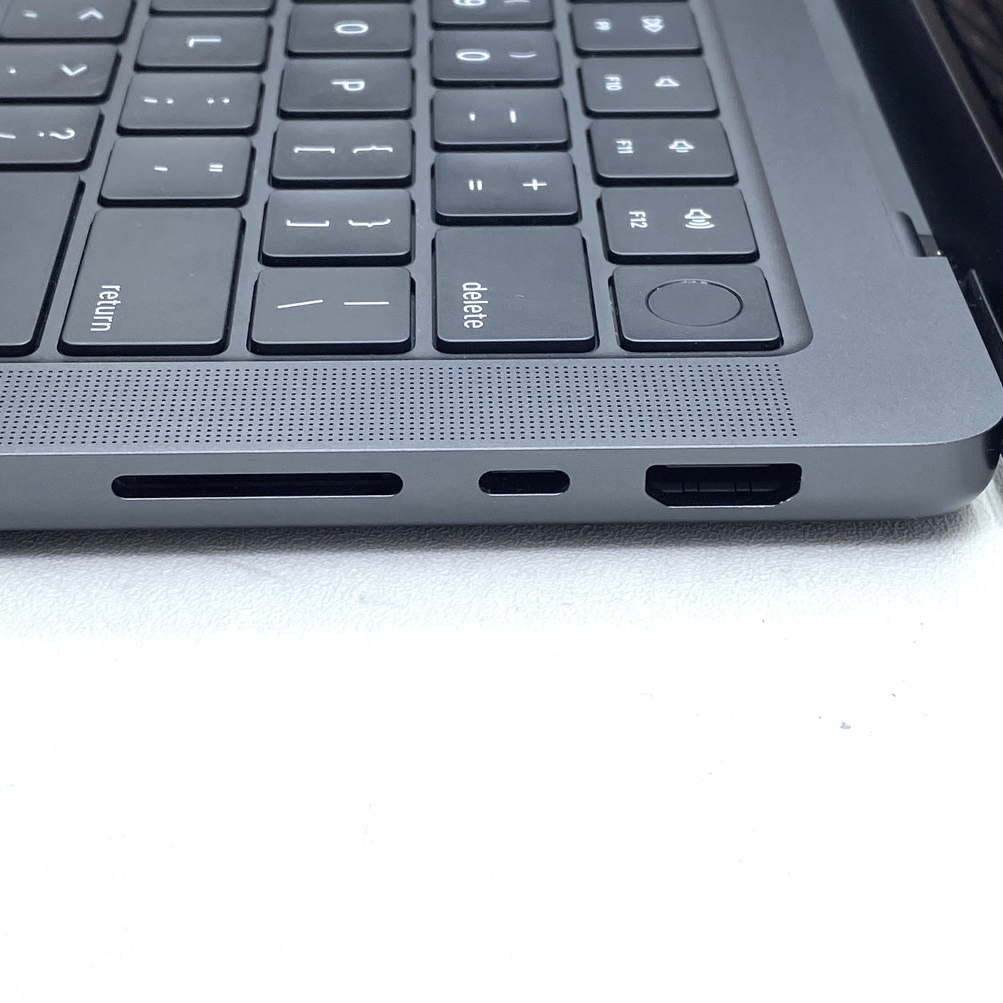 Laptop Apple MacBook Pro M4 14" Liquid Retina 16GB RAM 512GB SSD macOS TAHOE c/ cargador