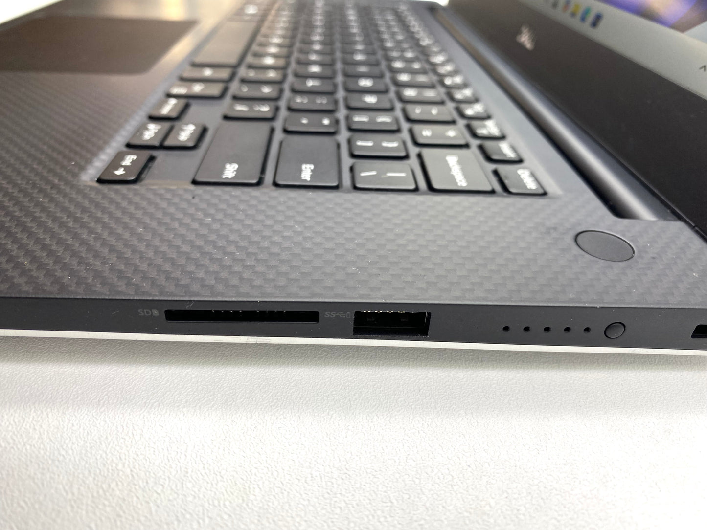 Laptop Dell XPS 15 7590 15.6" 1920x1080 (FHD) Core i7-9750H 16GB RAM DDR4 512GB NVMe SSD WINDOWS 11 PRO c/ cargador