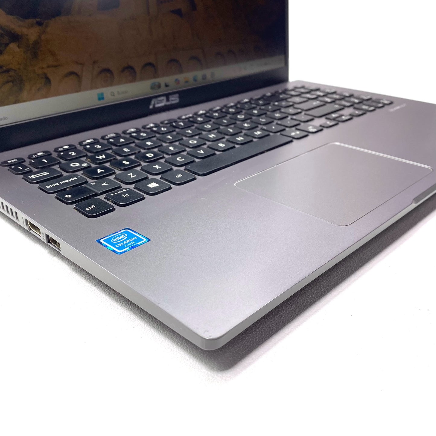 Laptop Asus VivoBook X509M 15.6" Celeron N4020 8GB RAM 256GB SSD + 1TB HDD c/ cargador