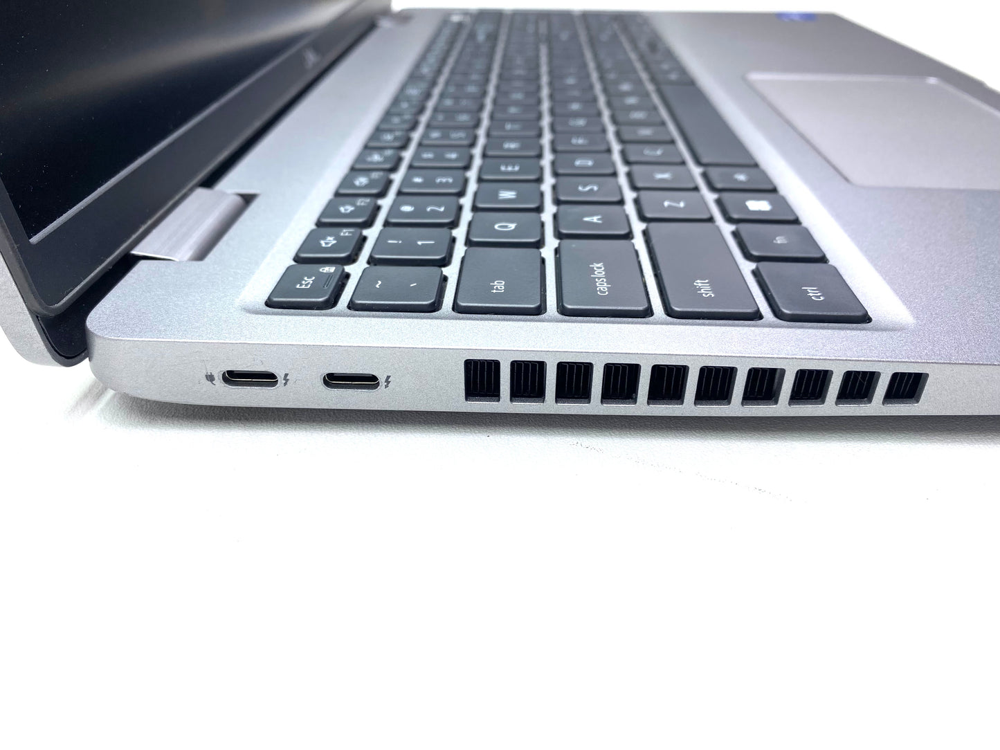 Laptop Dell Latitude 5520 15.6" 1920x1080 (FHD) Core i5-1135G7 16GB RAM DDR4 128GB NVMe SSD WINDOWS 11 PRO c/ cargador