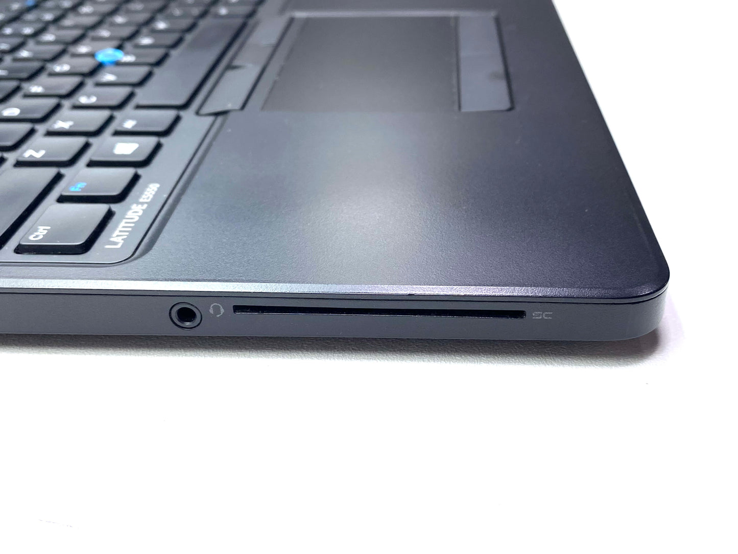 Laptop Dell Latitude E5550 15.6" 1366x768 (HD) Core i7-5600U 16GB RAM DDR3L 256GB SSD WINDOWS 11 PRO c/ cargador