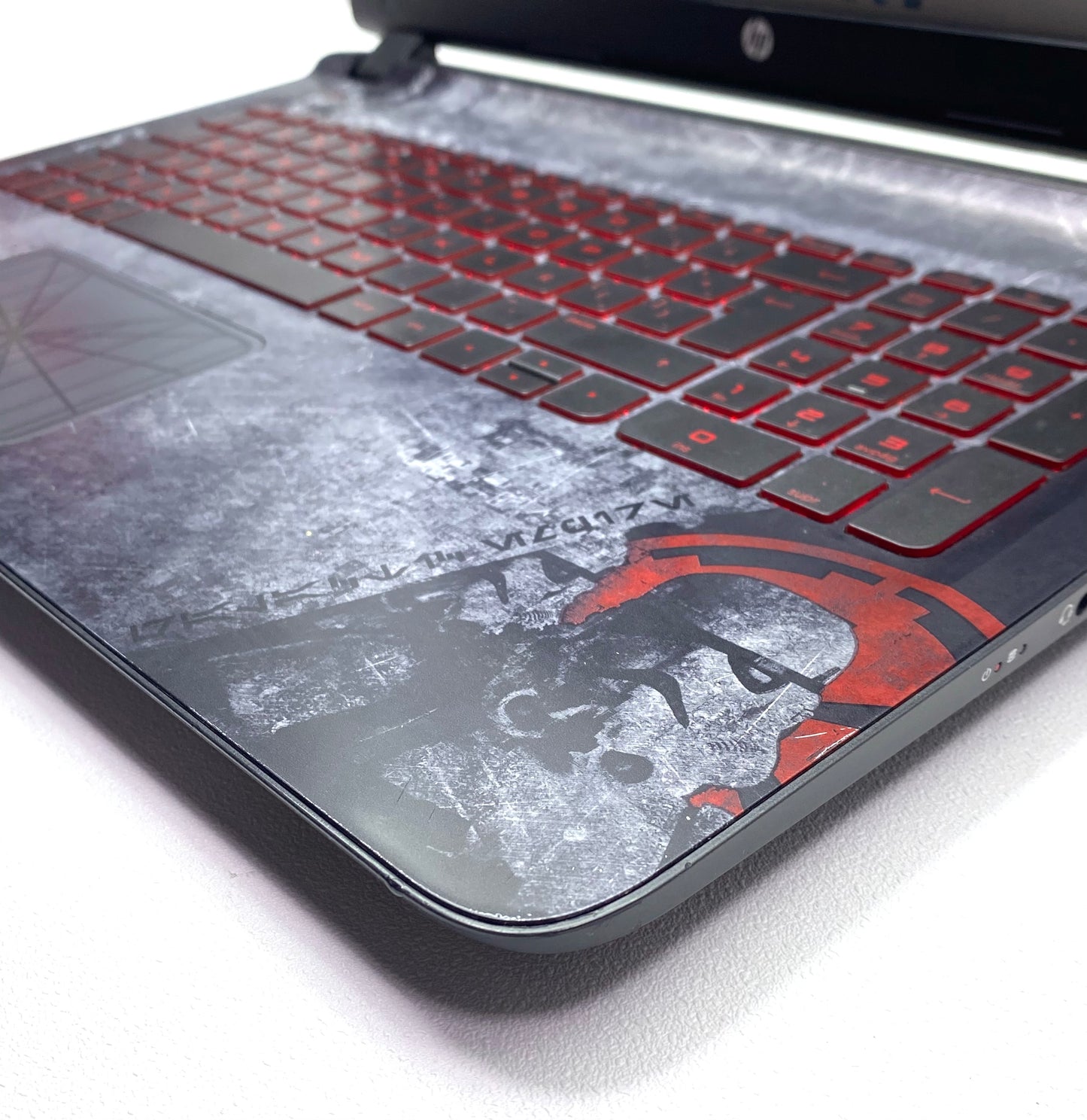 Laptop HP Star Wars Special Edition 15.6" FHD i5-6200U 12GB 480GB SSD WINDOWS 11 HOME c/ cargador