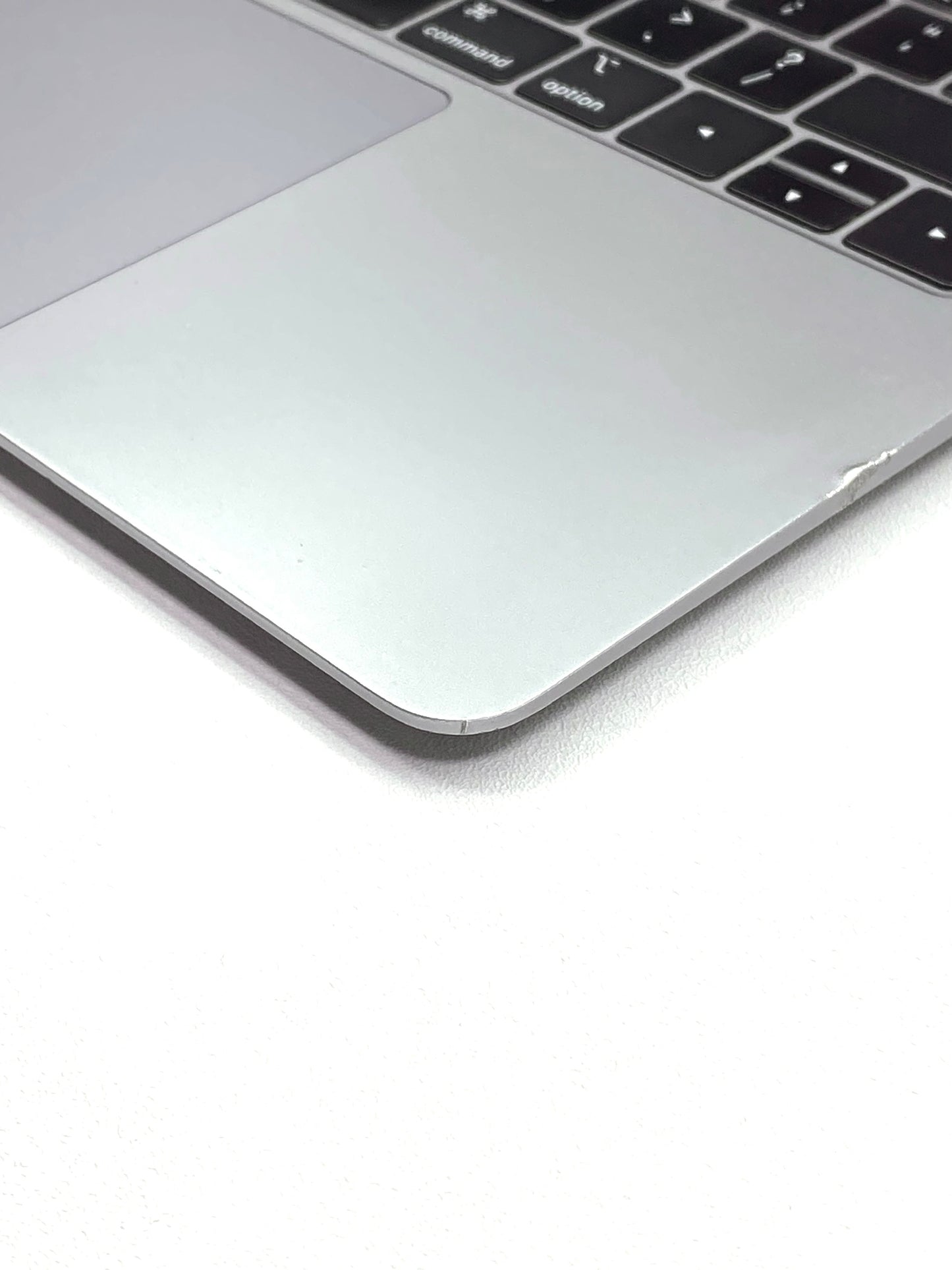 Laptop Apple MacBook Air 13" Retina (2K) Core i5-8210Y 8GB RAM 250GB SSD macOS Sonoma c/ cargador