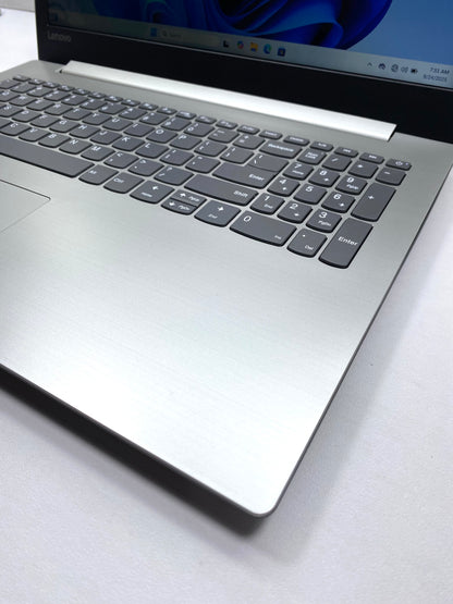 Laptop Lenovo IdeaPad 320-15IKB 15.6" 1366x768 (HD) Core i7-8550U 20GB RAM DDR4 960GB SSD WINDOWS 11 HOME c/ cargador