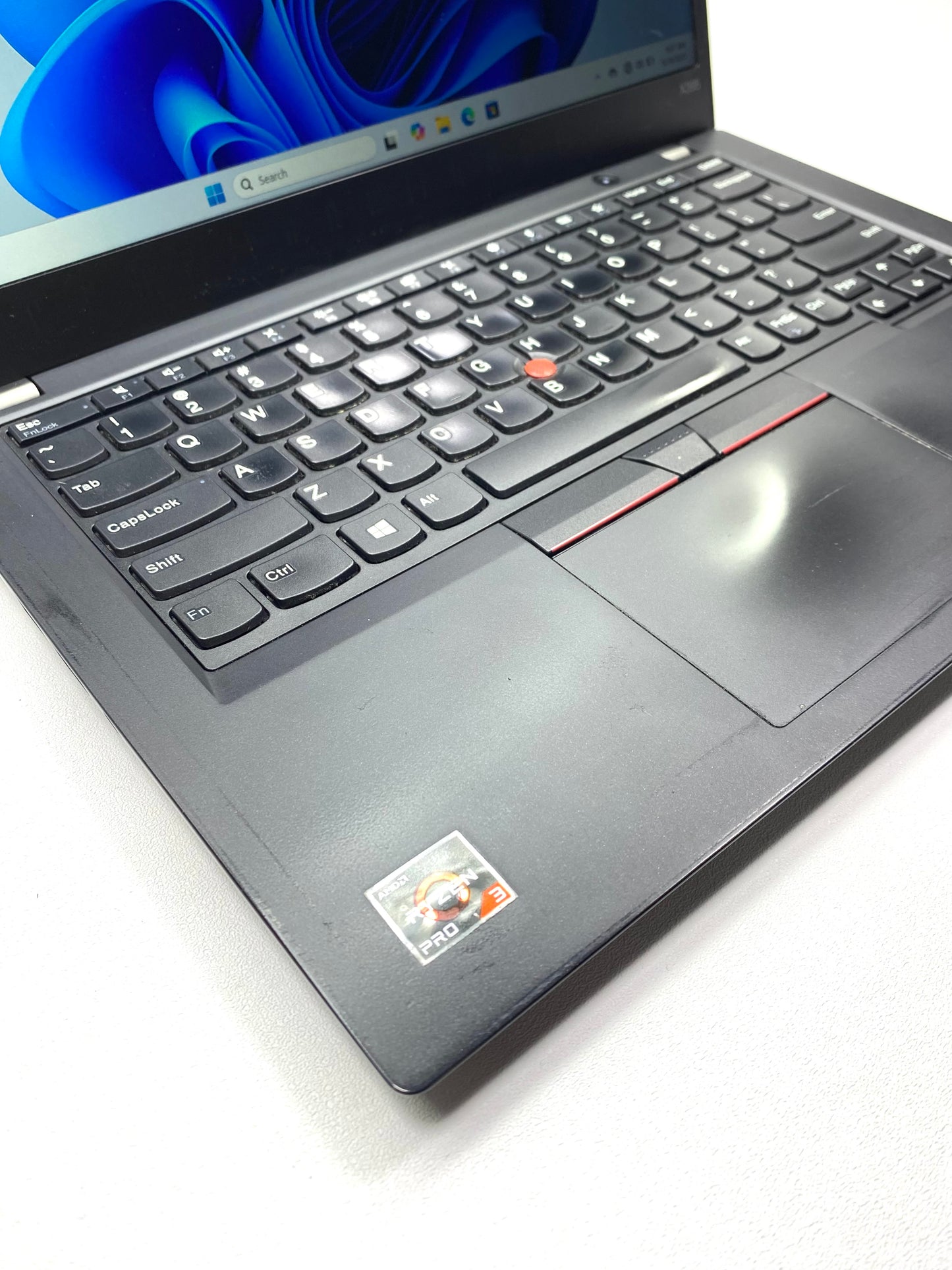 Laptop Lenovo ThinkPad X395 13.3" 1920x1080 (FHD) Ryzen 3 PRO 3300U 8GB RAM DDR4 256GB NVMe SSD WINDOWS 11 PRO c/ cargador