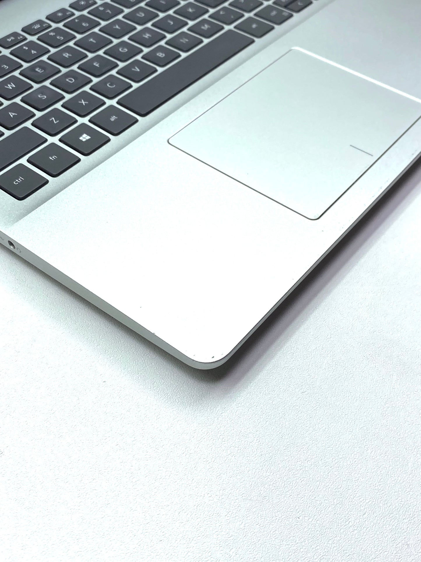 Laptop Dell Inspiron 5593 15.6" 1920x1080 (FHD) Core i7-1065G7 16GB RAM DDR4 512GB NVMe SSD + 1TB HDD WINDOWS 11 PRO c/ cargador