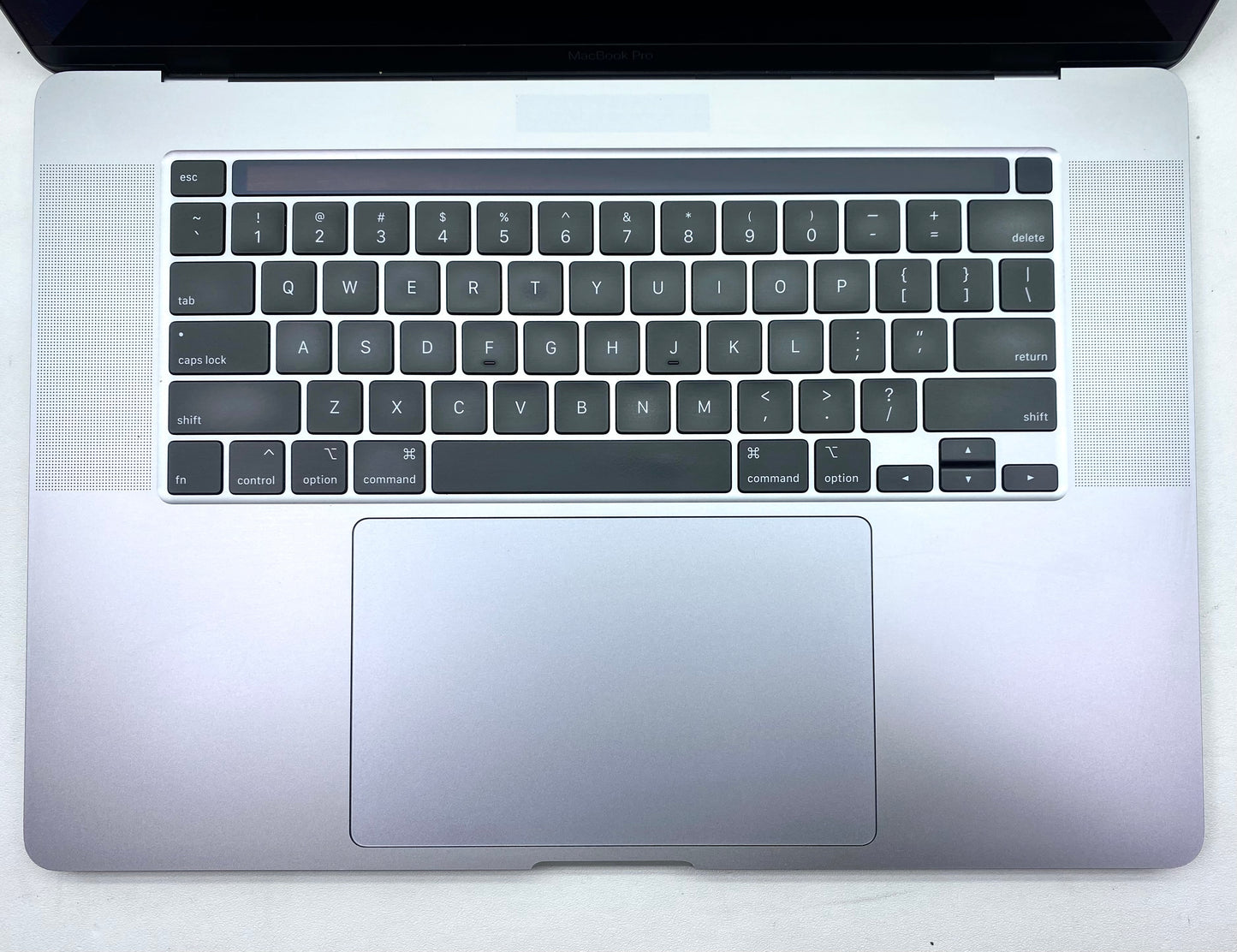 Laptop Apple MacBook Pro 2019 16" 3072x1920 Core i9-9880H 16GB RAM 1TB SSD macOS Sequoia c/ cargador