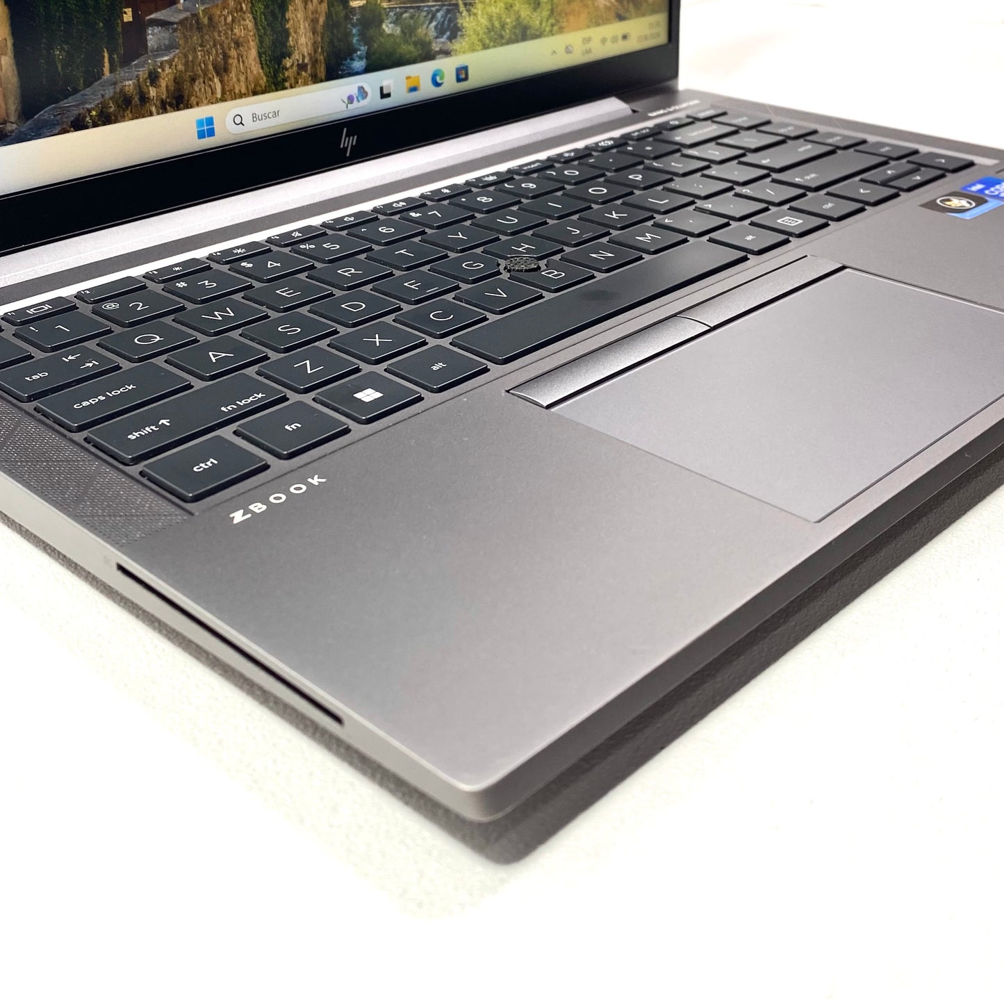 Laptop HP ZBook Firefly 14 G8 14" i5-1145G7 16GB 256GB SSD WINDOWS 11 PRO c/ cargador