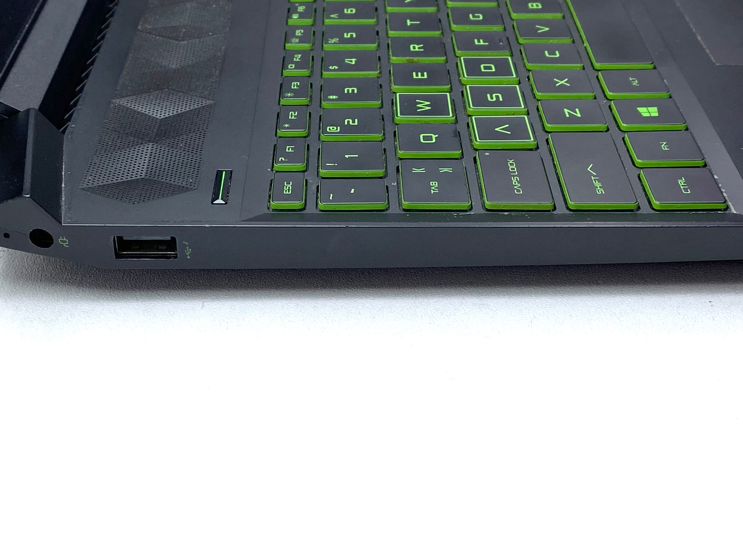 Laptop HP Pavilion 15-ec0751ms 15.6" (FHD) Ryzen 5 3550H 16GB RAM 512GB SSD + 1TB HDD c/ cargador