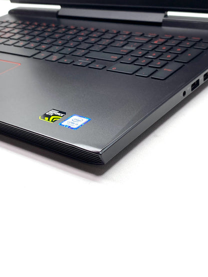 Laptop Dell Inspiron 7577 15.6" 1920x1080 (FHD) Core i5-7300HQ 16GB RAM DDR4 256GB M.2 SSD + 1TB HDD WINDOWS 11 HOME c/ cargador