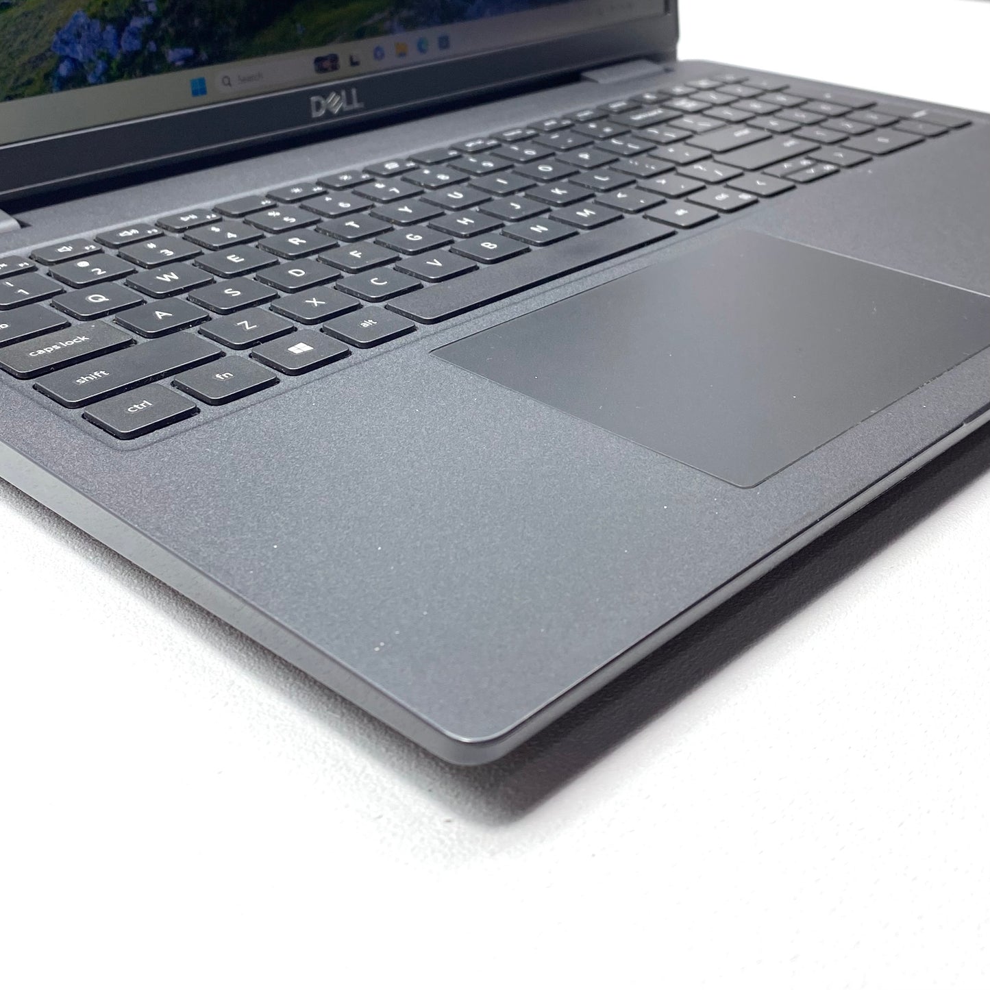 Laptop Dell Latitude 3520 15.6" FHD i5-1135G7 16GB 256GB SSD WINDOWS 11 HOME c/ cargador