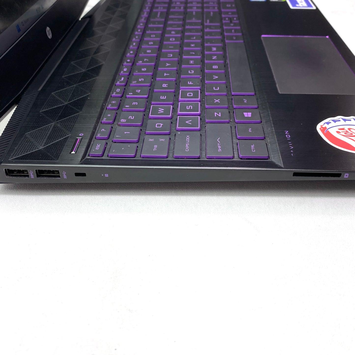 Laptop HP 15t-cx000 15.6" 4K i7-8750H 16GB 256SSD+500HDD W11 Pro c/ cargador