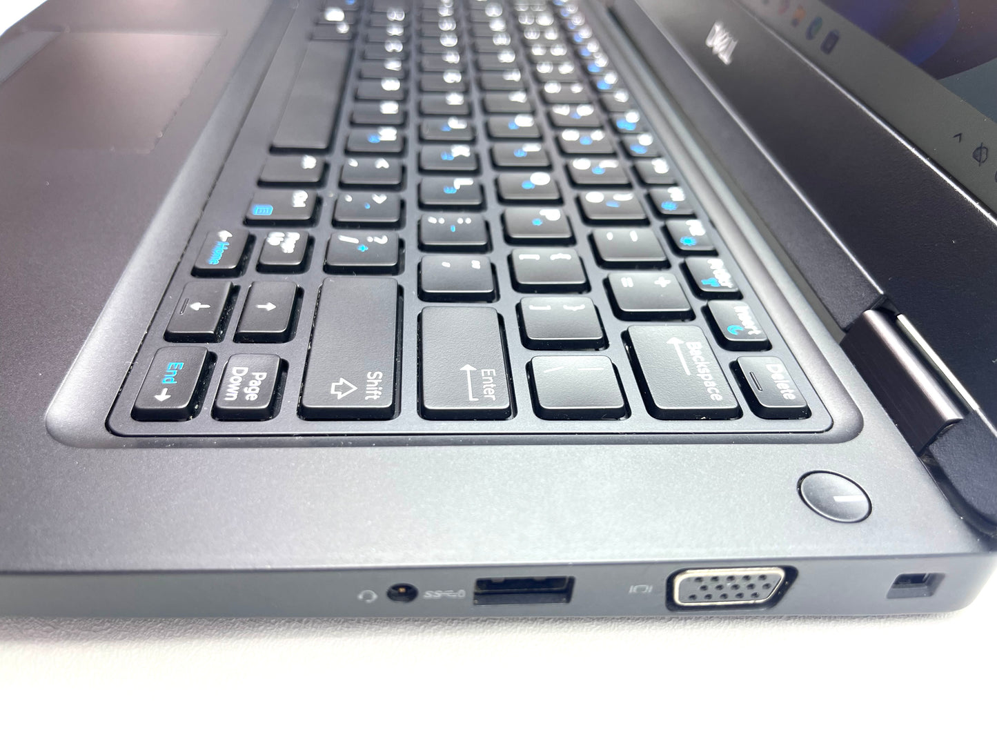 Laptop Dell Latitude 5490 14" 1366x768 (HD) Core i5-7300U 16GB RAM DDR4 128GB NVMe SSD WINDOWS 11 PRO c/ cargador