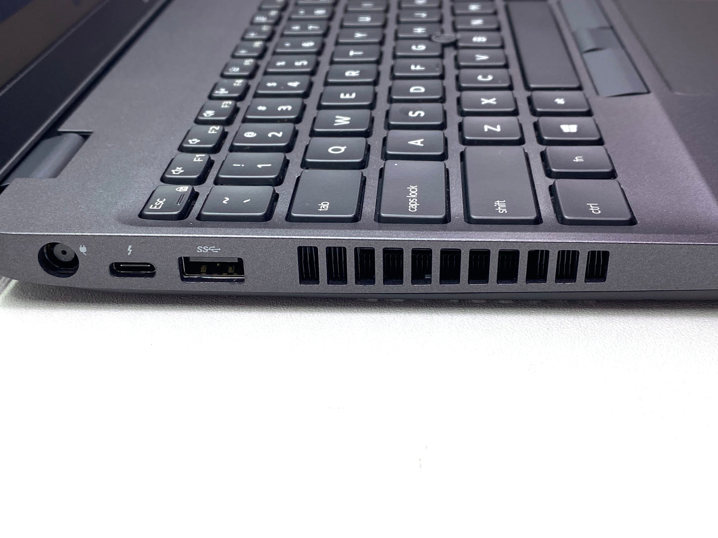 Laptop Dell Precision 3541 15.6" 1366x768 (HD) Core i7-9850H 16GB RAM DDR4 512GB NVMe SSD WINDOWS 11 PRO c/ cargador